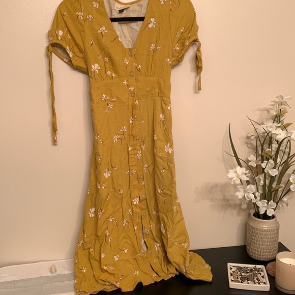 Floral golden yellow summer short sleeve dress - Picture 1 of 6